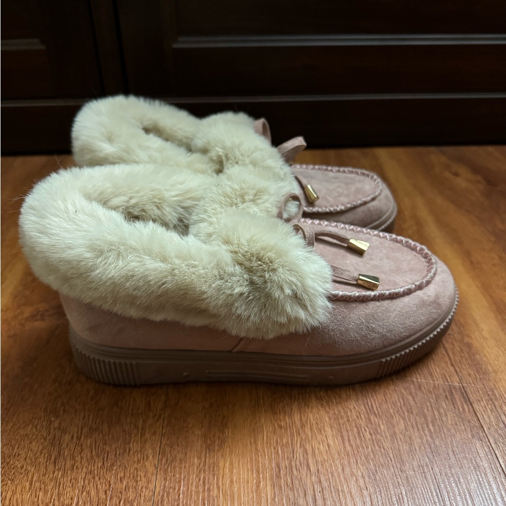 Women's Cozy Fur-Lined Moccasins